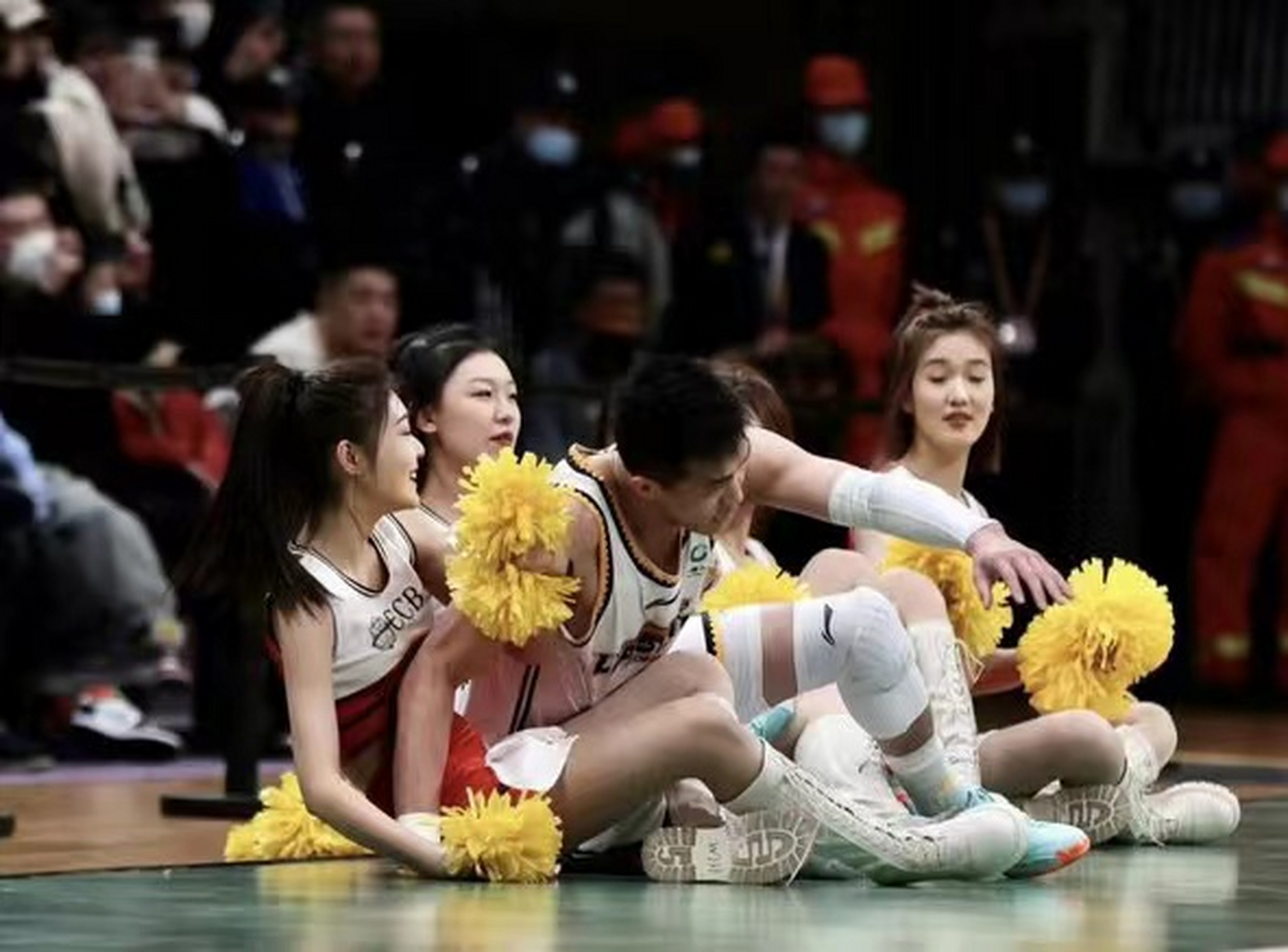 美女啦啦队员被坐身上,效能解答解释落实_游戏版121,127.12